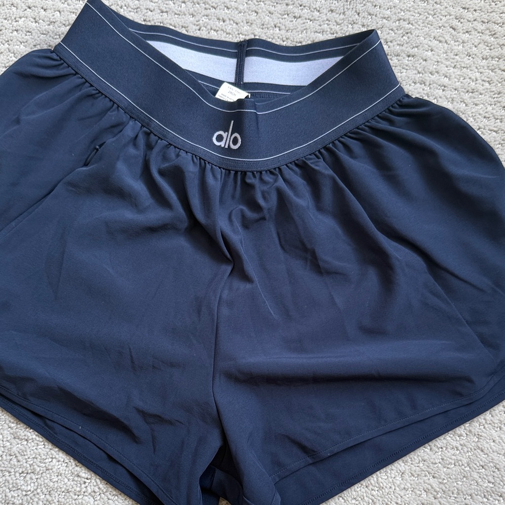 ALO - Yoga Women's navy match point shorts XXS-